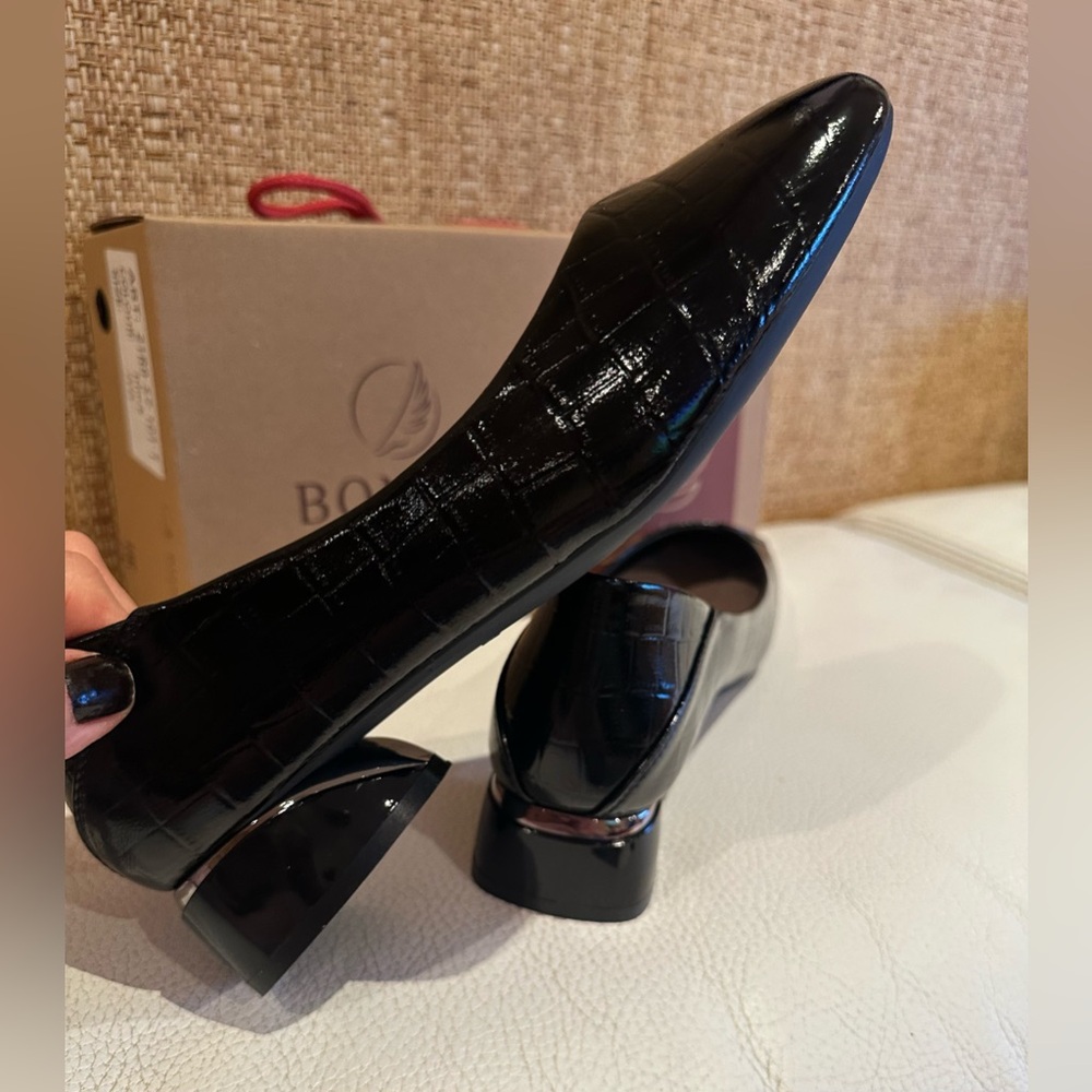 NIB BONAVI Stylish/classic Crocodile Print
Soft Patent Leather Low Heel Shoe s39